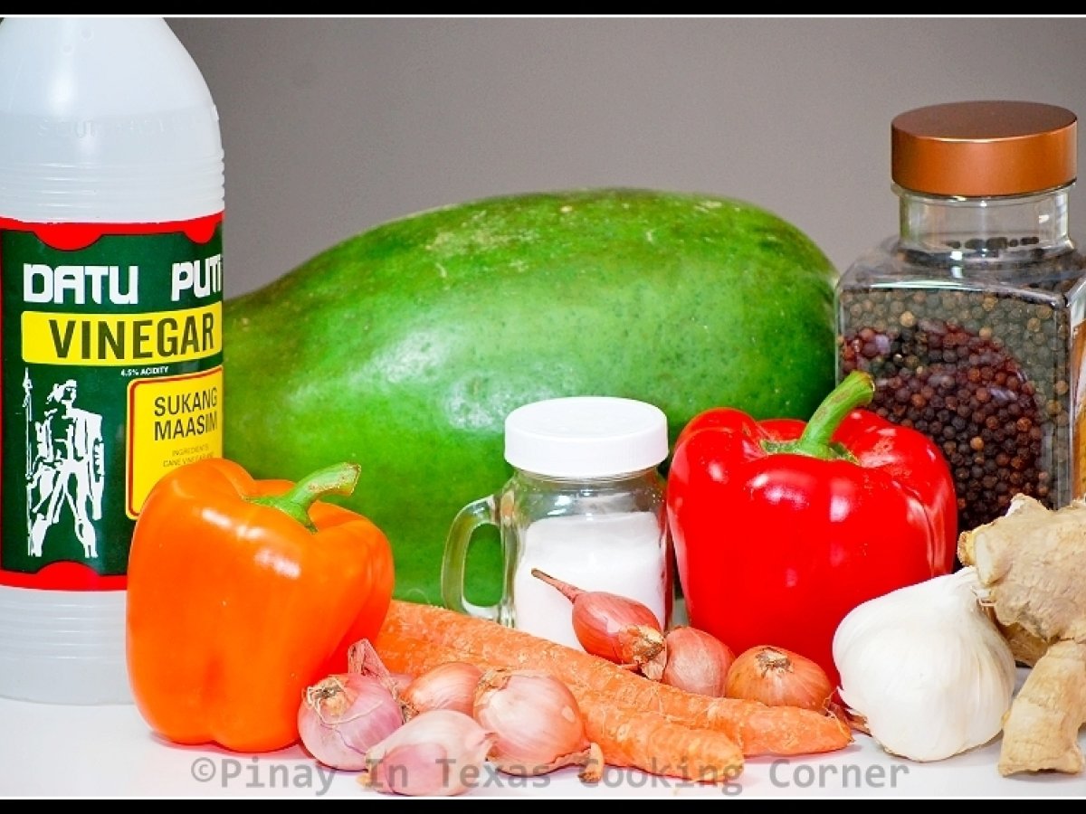 Atsarang Papaya (Filipino Pickled Green Papaya)