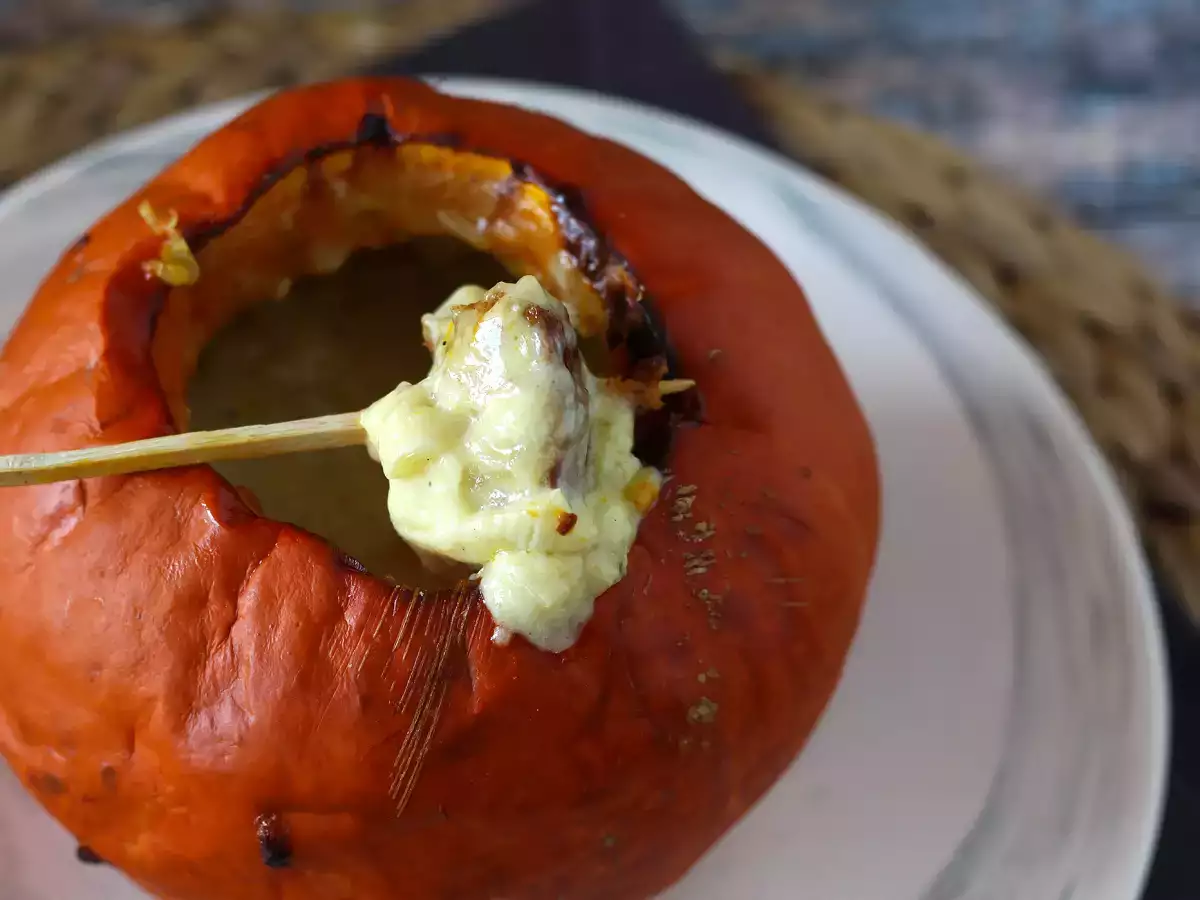 Autumn Reblochon fondue in a red kuri squash! - photo 2