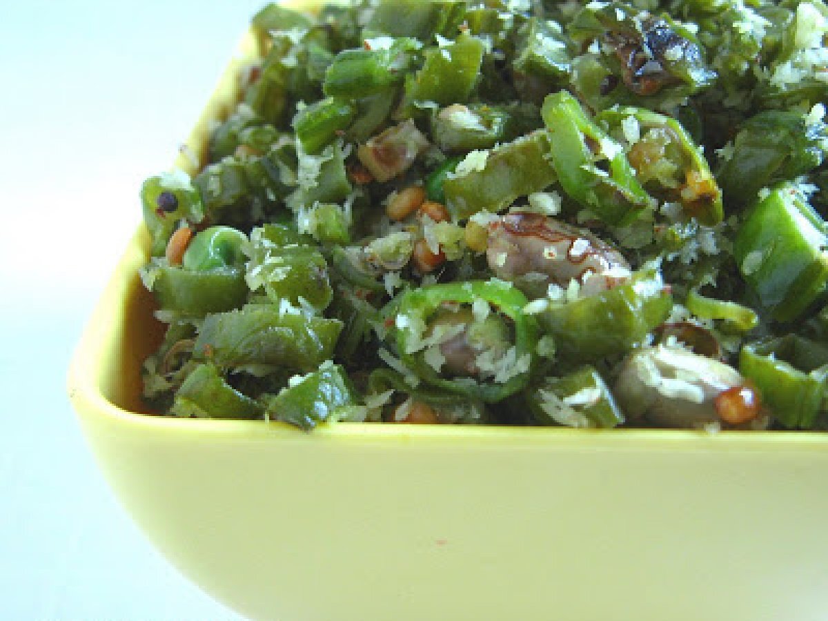 Avarakkai Poduthuval/ Thoran (Green Hyacinth Beans with Coconut)