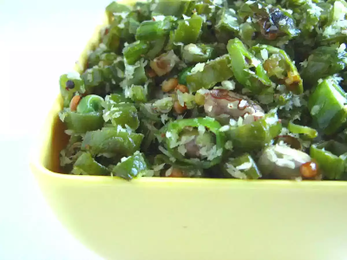Avarakkai Poduthuval/ Thoran (Green Hyacinth Beans with Coconut)