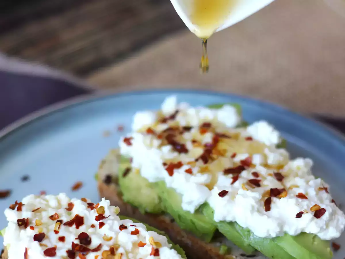 Avocado and cottage cheese toast with spiced honey - photo 2