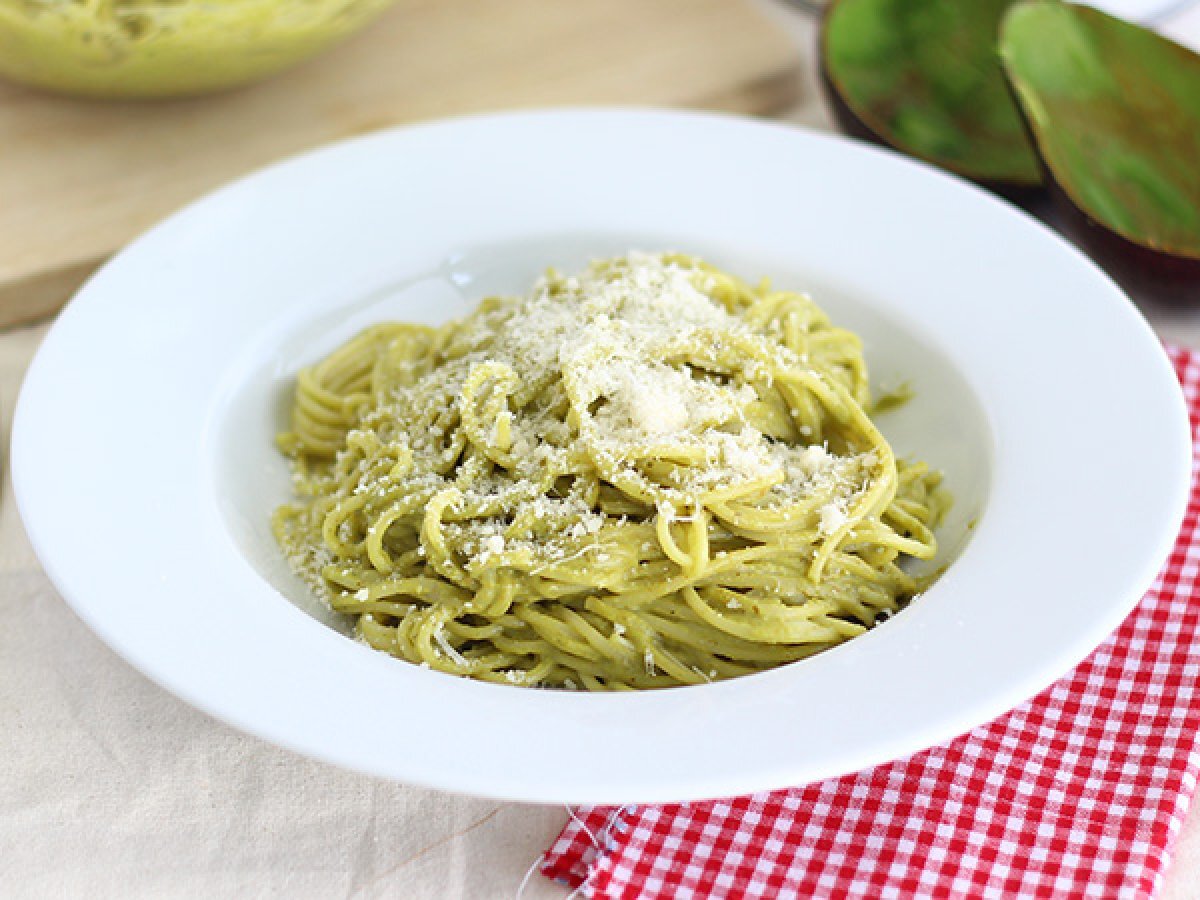 Avocado spaghetti carbonara