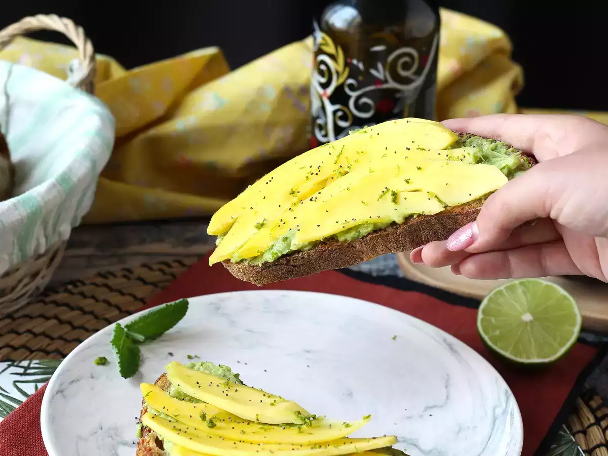 Avocado toast with mango and lime: a fresh, quick and flavorful recipe - photo 2