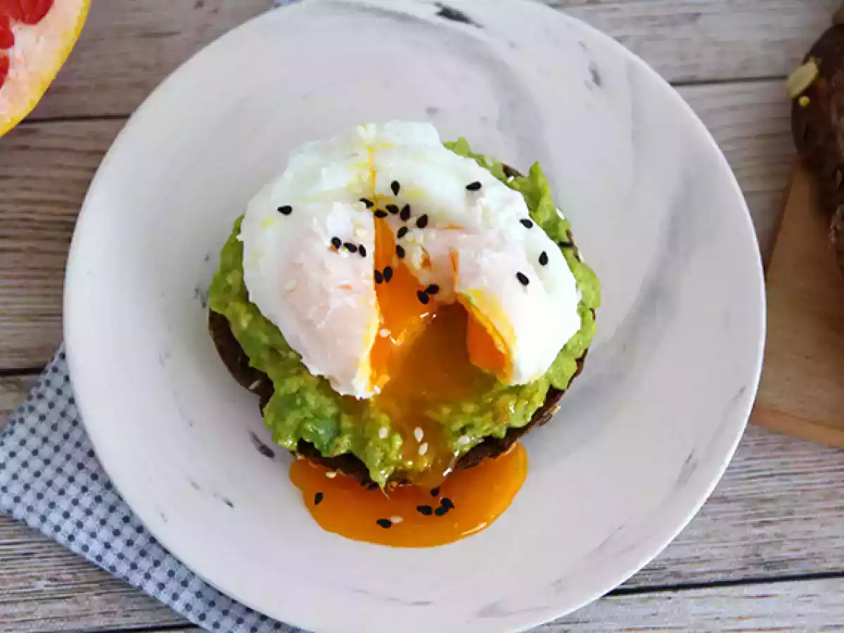 Avocado toast with poached egg - photo 3