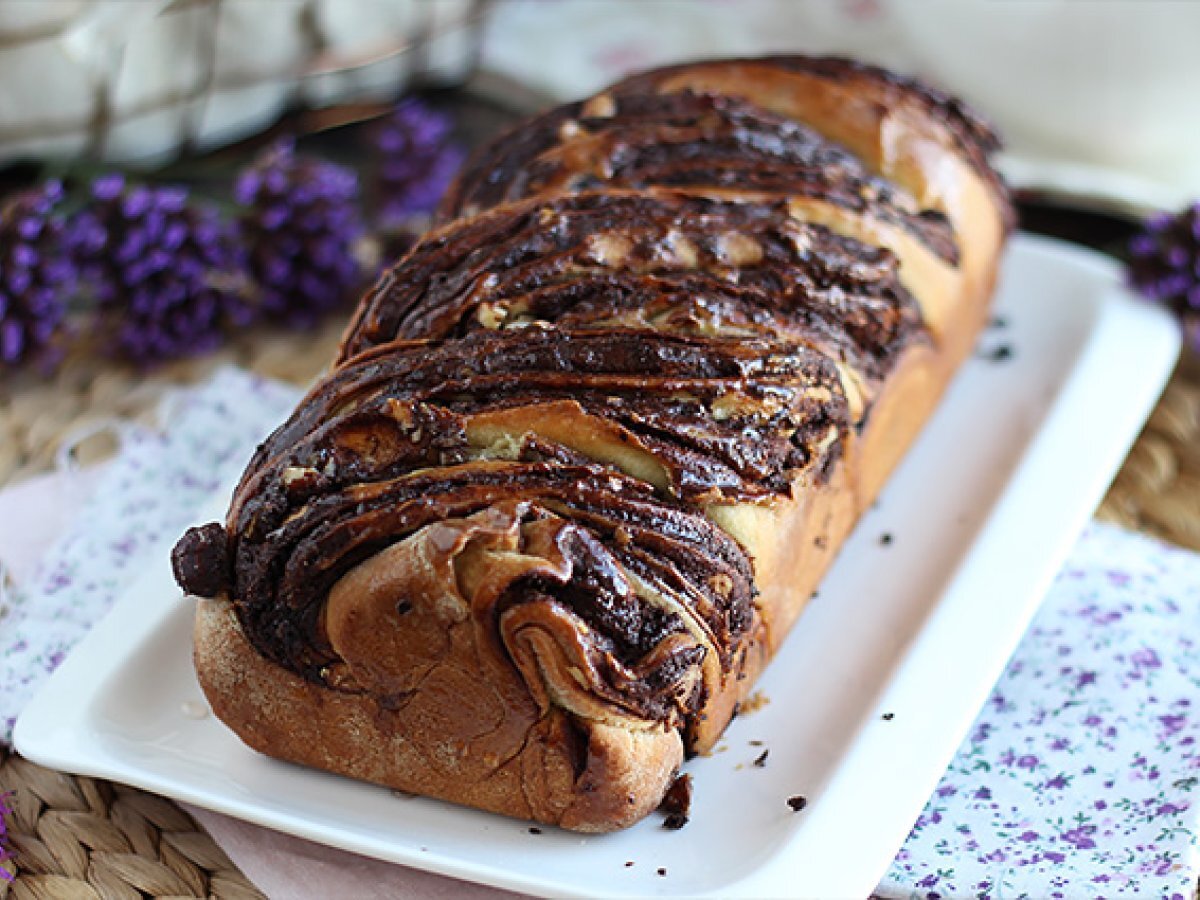 Babka brioche - chocolate and nuts