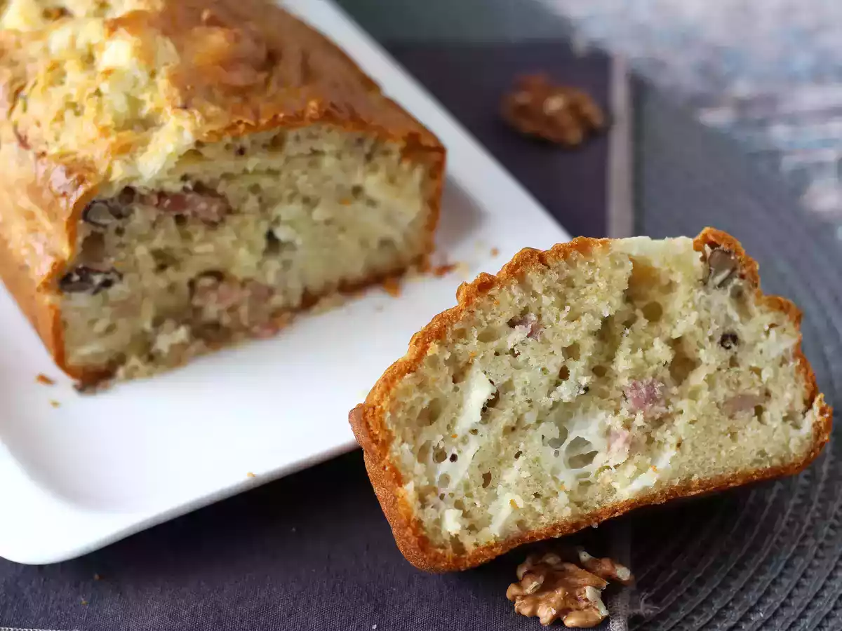 Bacon, goat cheese and walnut cake - photo 3