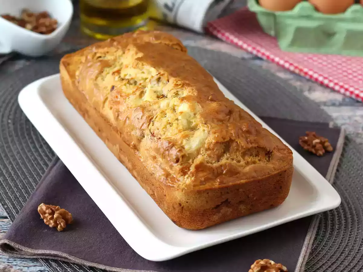 Bacon, goat cheese and walnut cake - photo 4