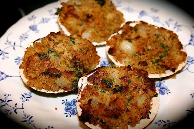 https://en.petitchef.com/imgupl/recipe/bacon-stuffed-clams--48736p60422.jpg