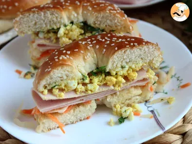 Bagel sandwich with turkey, coleslaw and eggs - photo 4