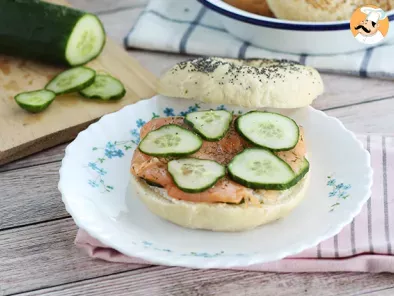 Bagel with salmon, cucumber and cream cheese - photo 2