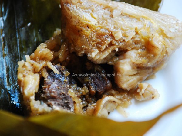 Bak Chang (Zongzi / Savoury Rice Dumplings)