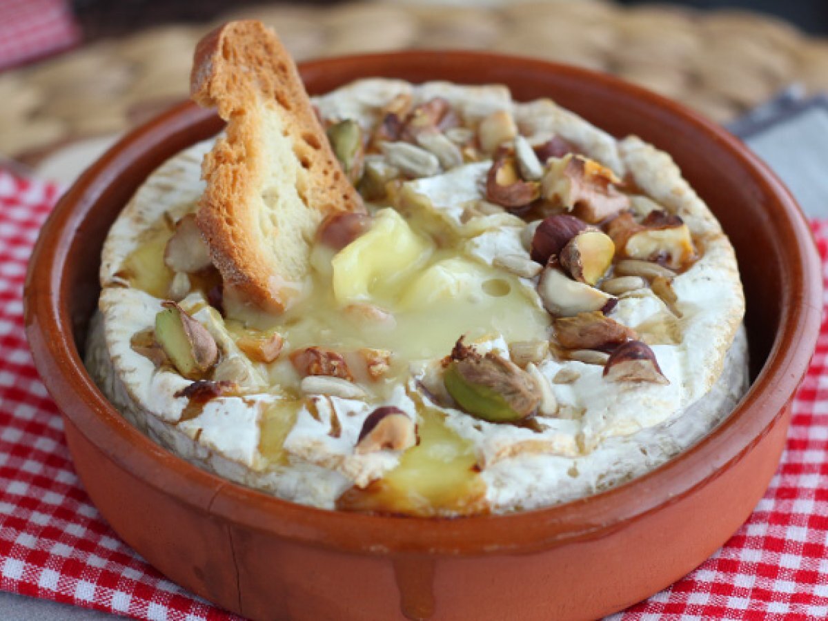 Baked camembert with honey and nuts - photo 4