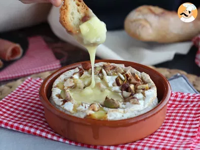 Baked camembert with honey and nuts
