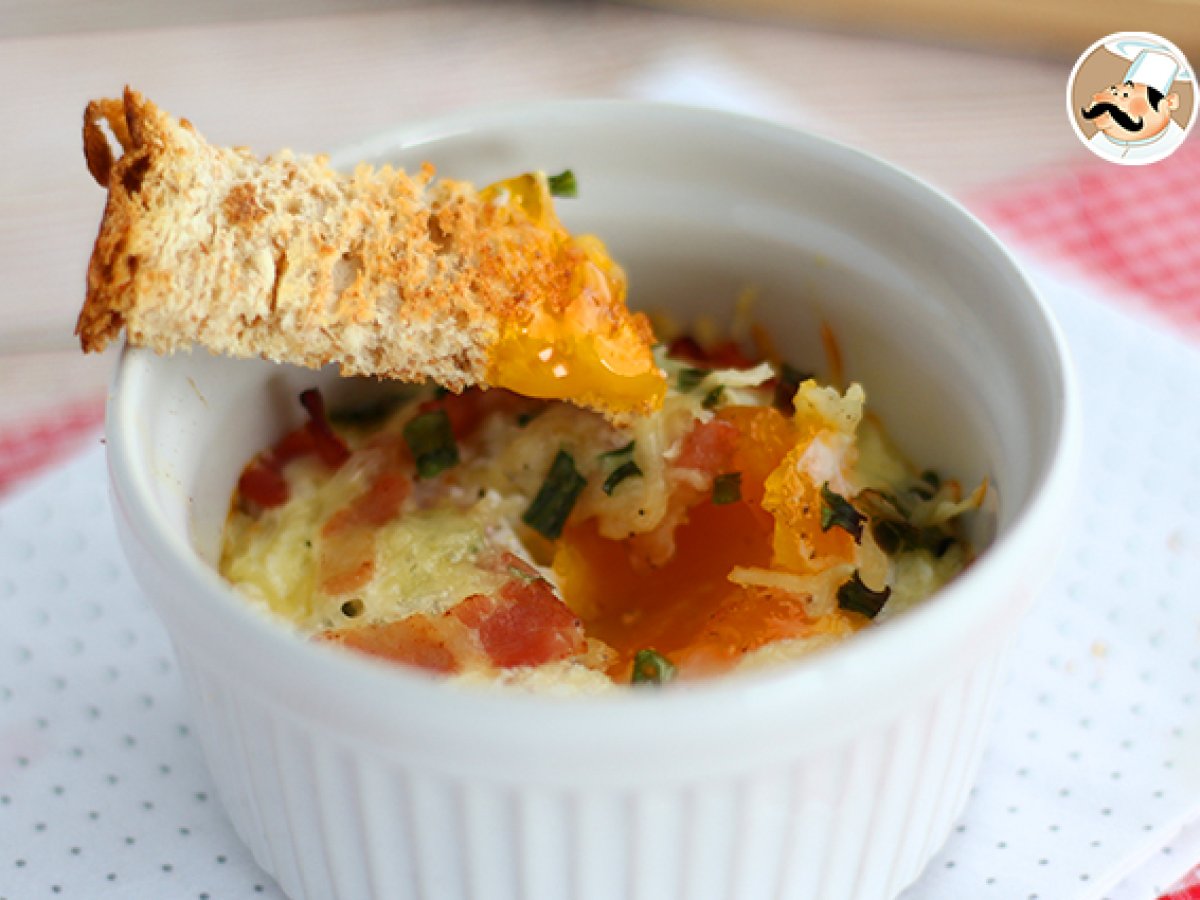 Baked eggs with bacon and chives - photo 4