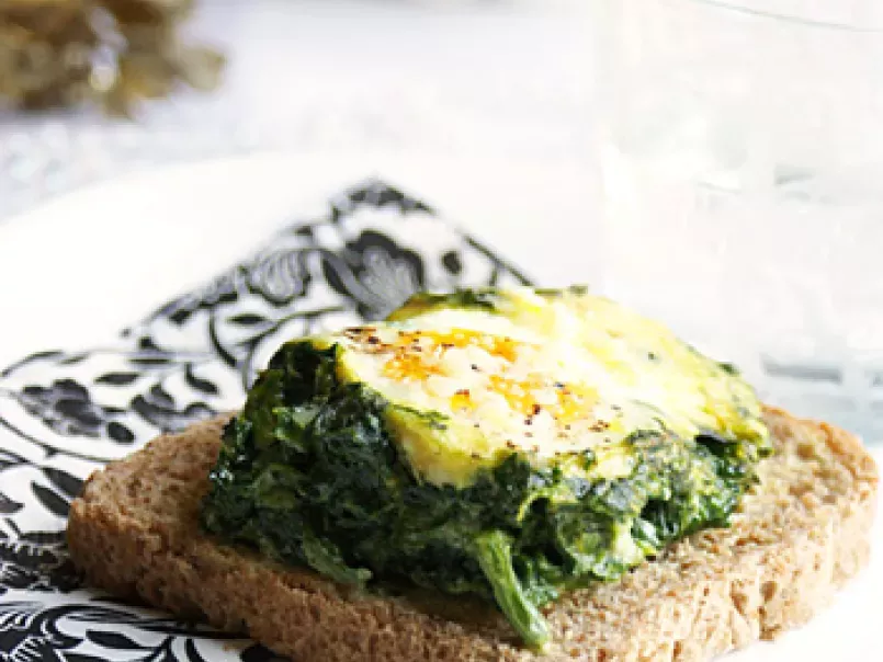 Baked eggs with spinach and Parmesan cheese, photo 2