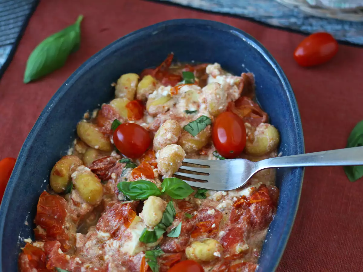 Baked Feta Gnocchi in the Air Fryer, a Super-Fast Dish with Cherry Tomatoes and Feta! - photo 2