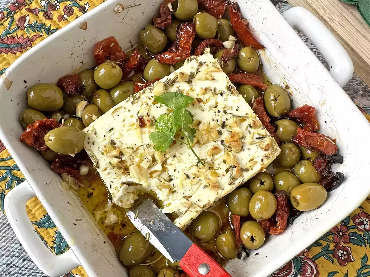 Baked feta with dried tomatoes and olives, Mediterranean style - photo 3