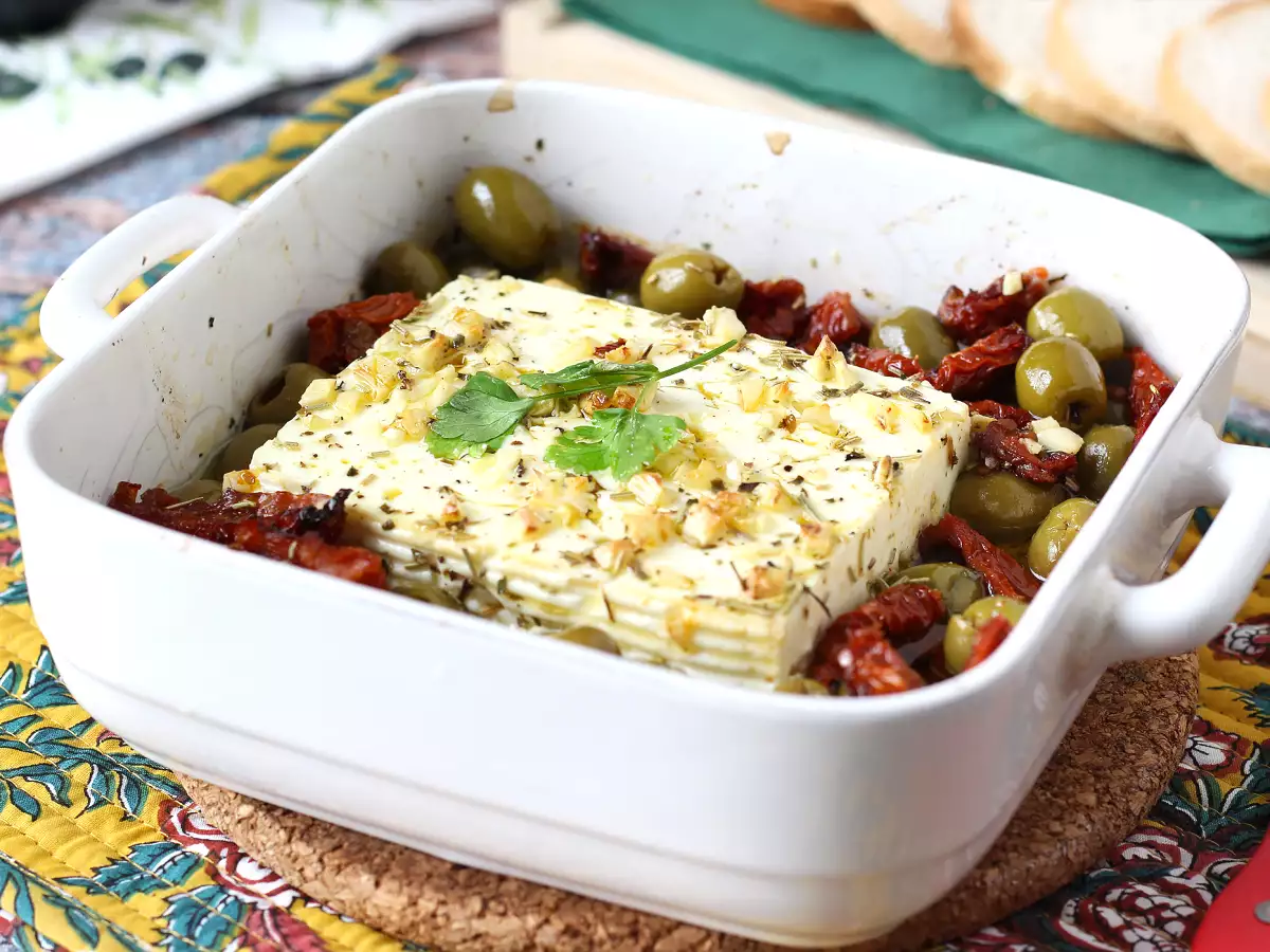 Baked feta with dried tomatoes and olives, Mediterranean style - photo 4