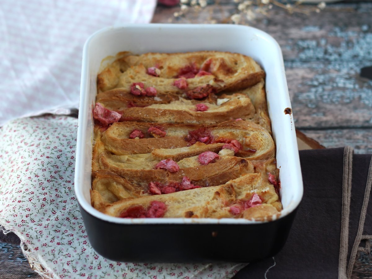 Baked french toast with prink pralines topping