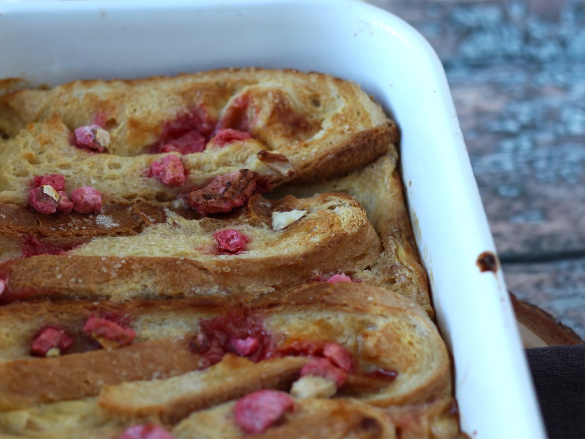 Baked french toast with prink pralines topping - photo 3