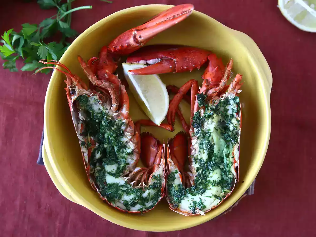 Baked lobster with parsley and lemon: simplicity and sophistication at the table. - photo 2