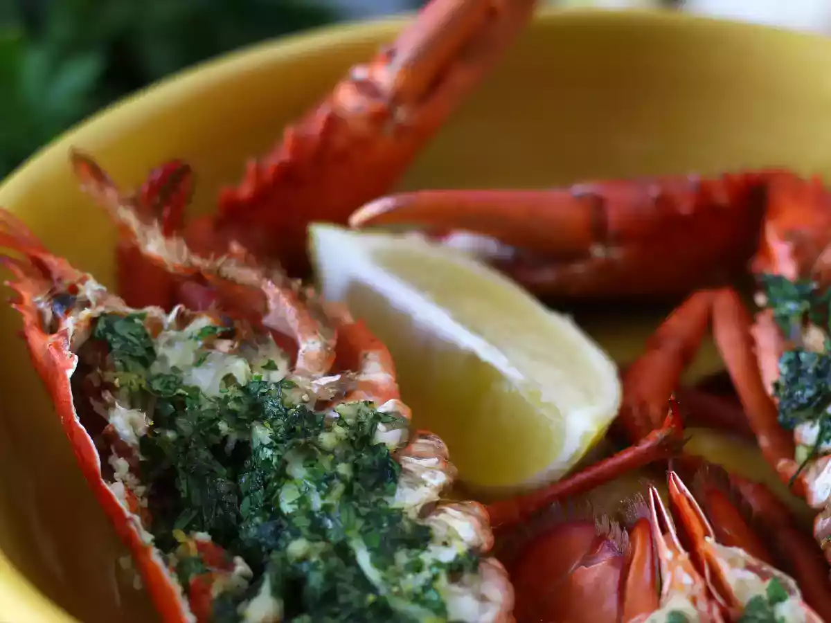 Baked lobster with parsley and lemon: simplicity and sophistication at the table. - photo 3
