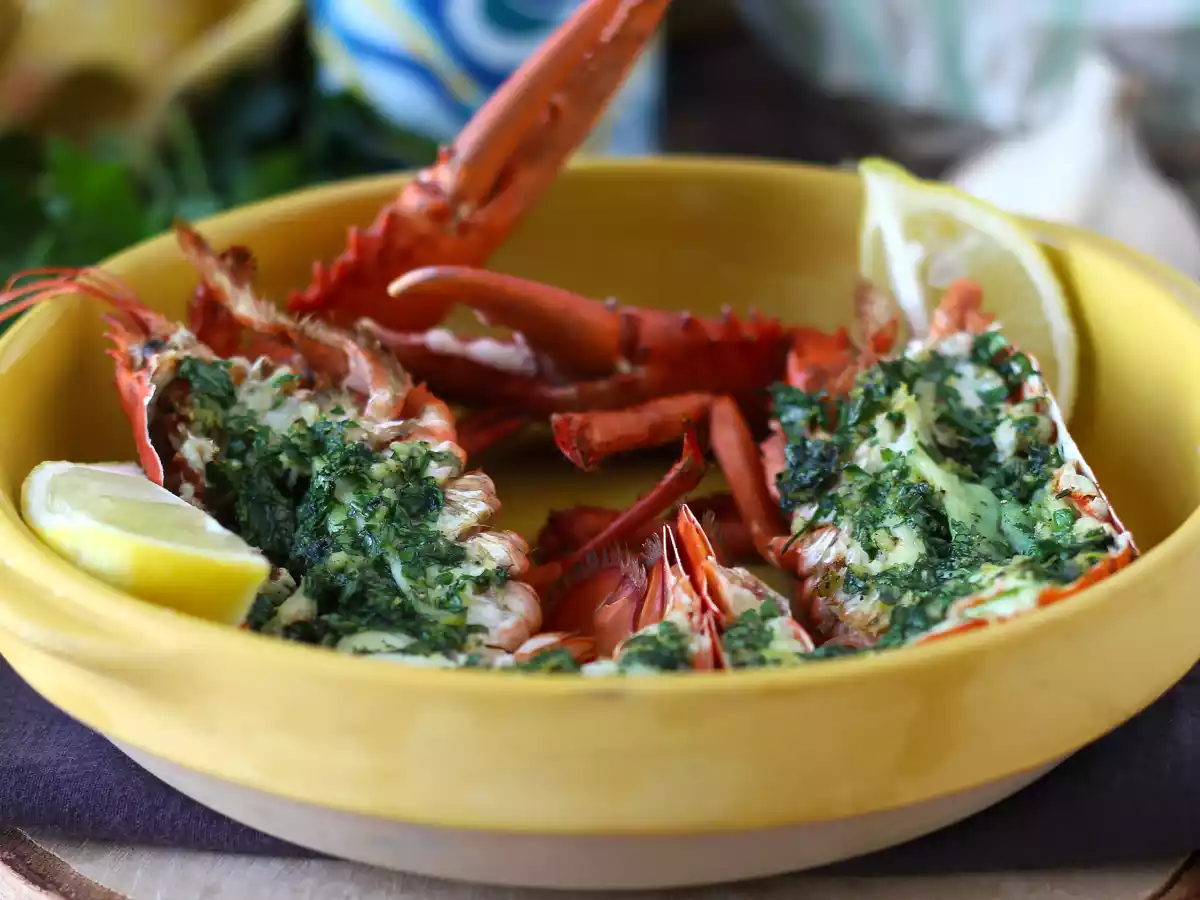 Baked lobster with parsley and lemon: simplicity and sophistication at the table. - photo 4