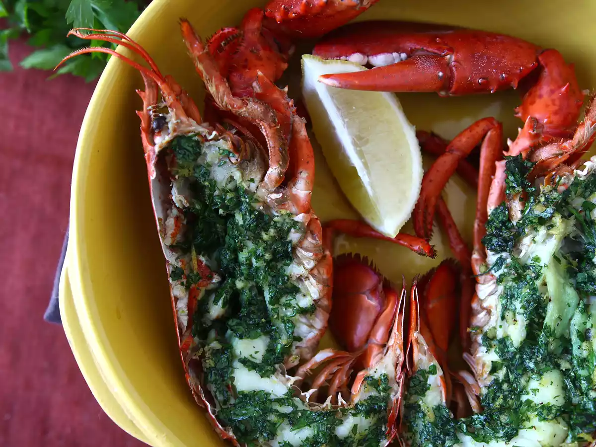 Baked lobster with parsley and lemon: simplicity and sophistication at the table. - photo 5