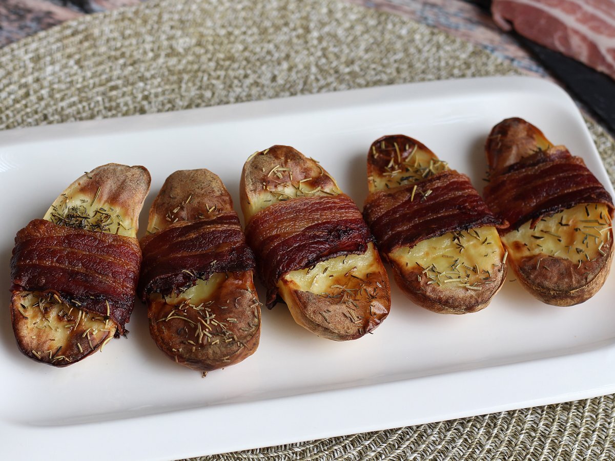 Baked potatoes coated with bacon - photo 3