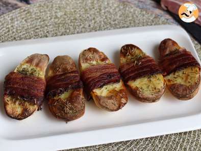 Baked potatoes coated with bacon, photo 3