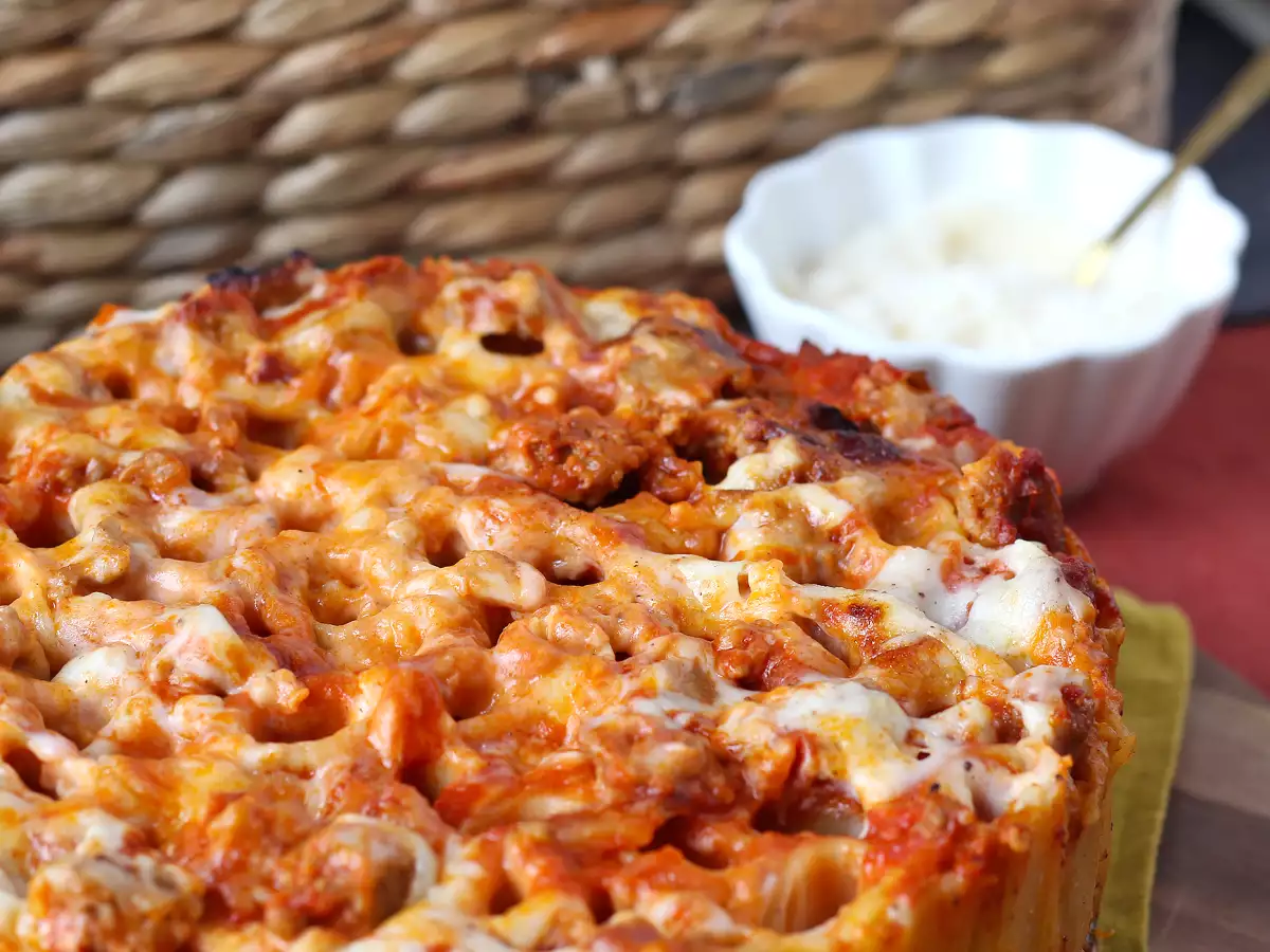 Baked rigatoni cake with sausage, béchamel sauce, and mozzarella - photo 7