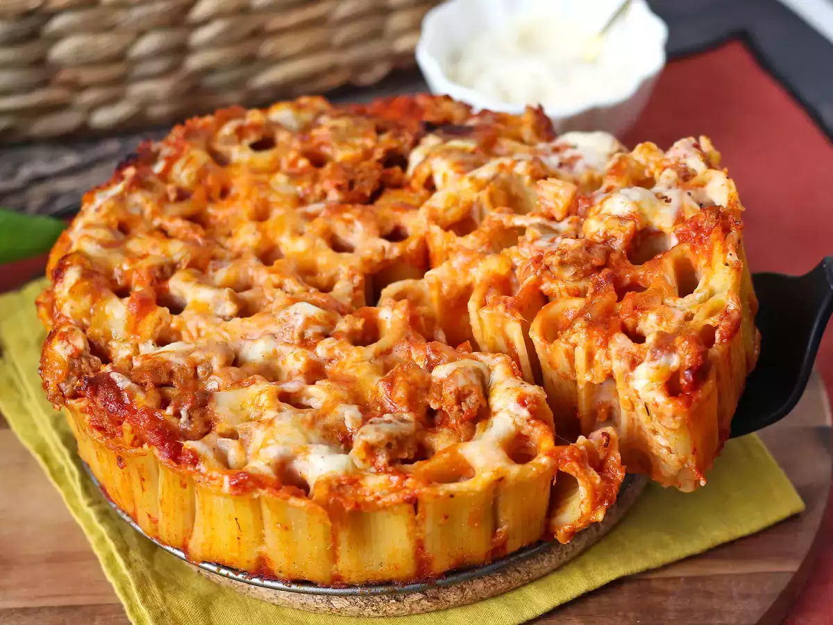 Baked rigatoni cake with sausage, béchamel sauce, and mozzarella - photo 5