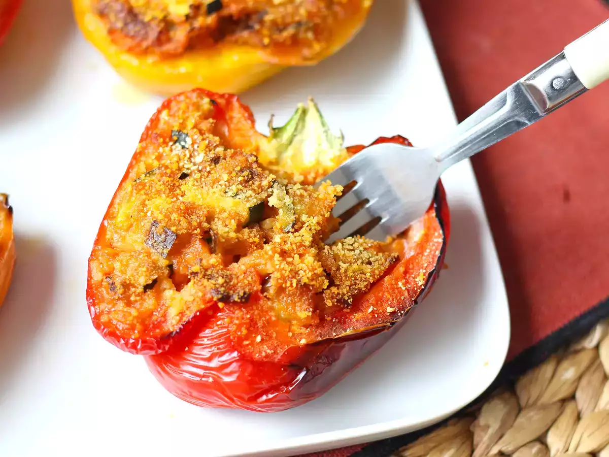 Baked vegetarian stuffed peppers: the easy and tasty recipe with vegetables and mozzarella cheese - photo 2