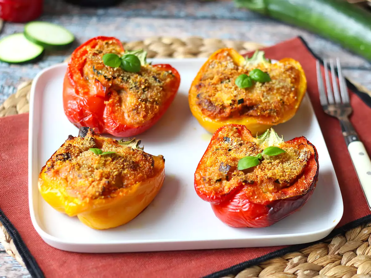 Baked vegetarian stuffed peppers: the easy and tasty recipe with vegetables and mozzarella cheese - photo 3