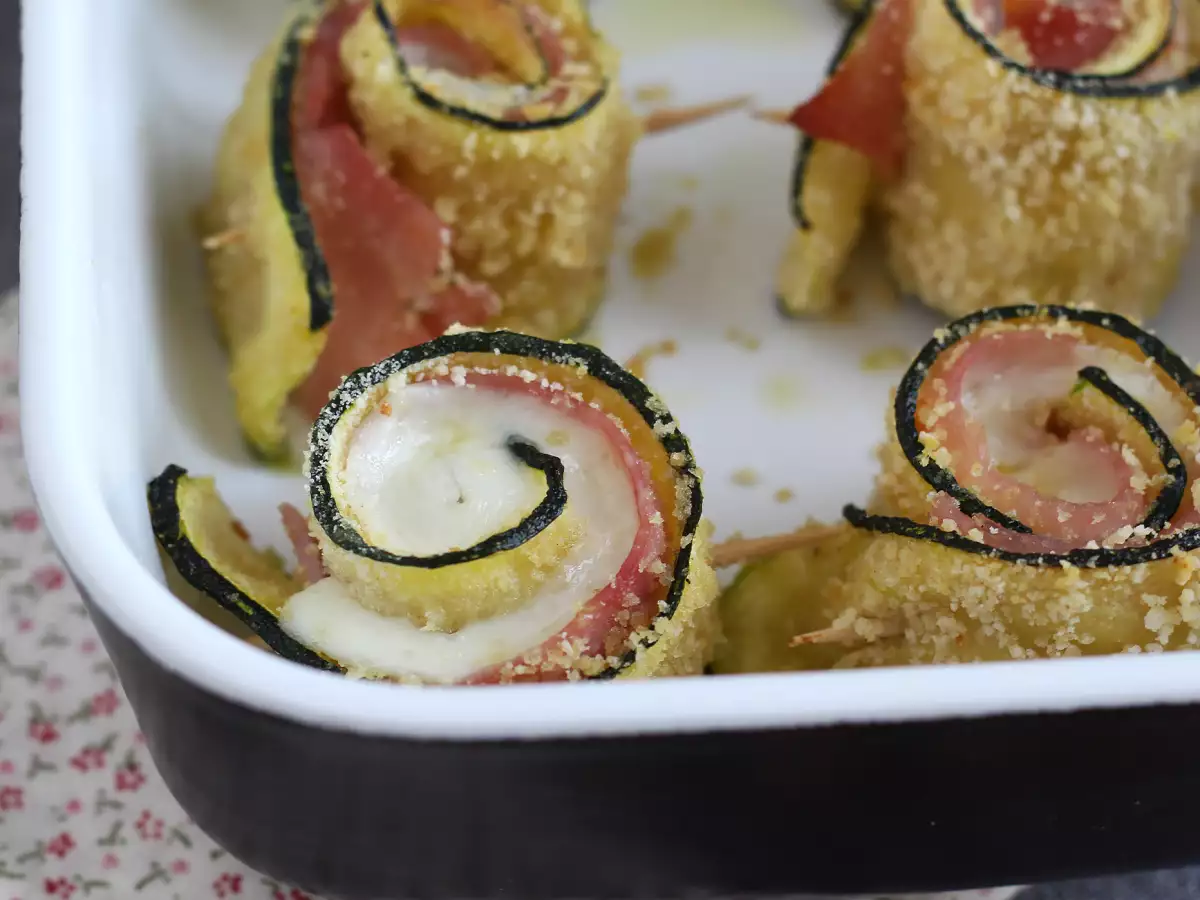 Baked zucchini rolls with cooked ham and scamorza - photo 2