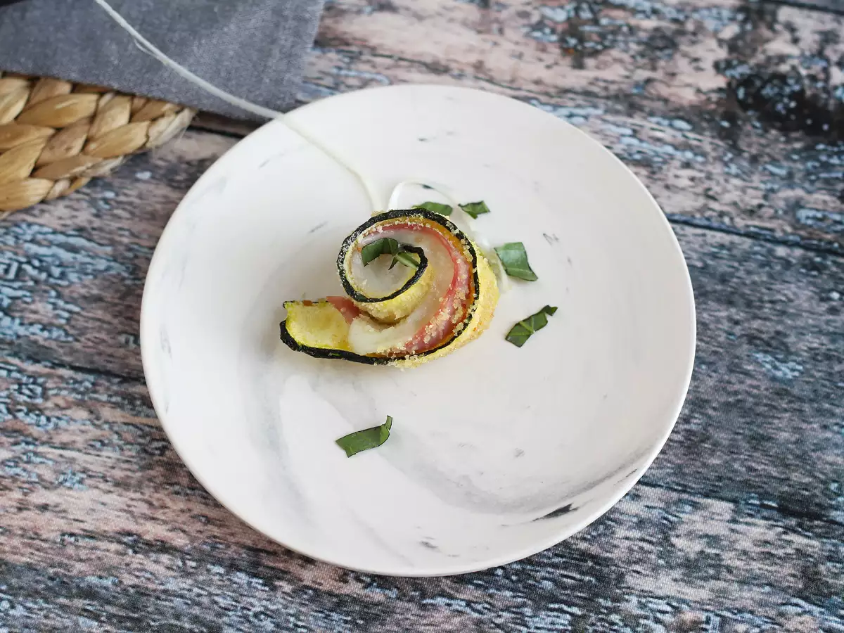 Baked zucchini rolls with cooked ham and scamorza - photo 5