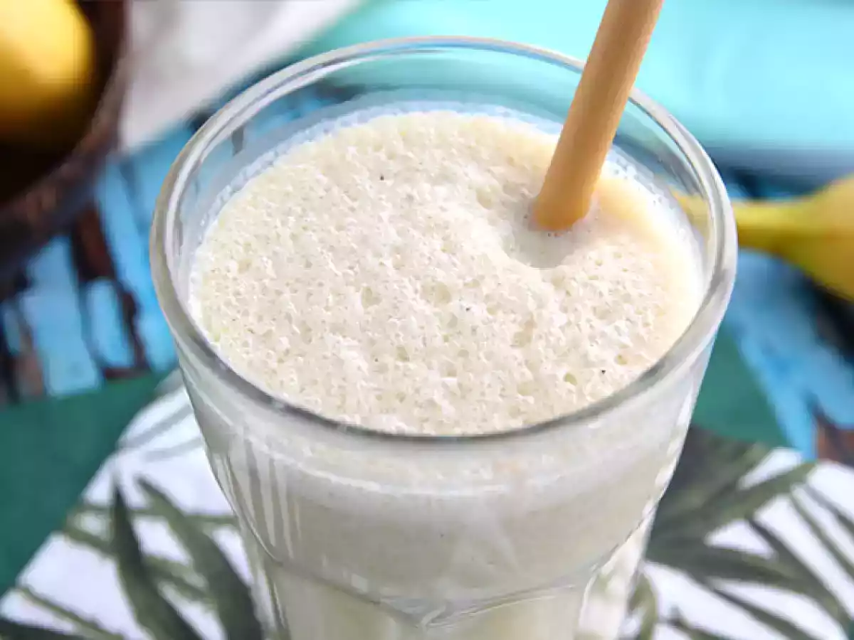 Banana and vanilla milkshake - photo 2