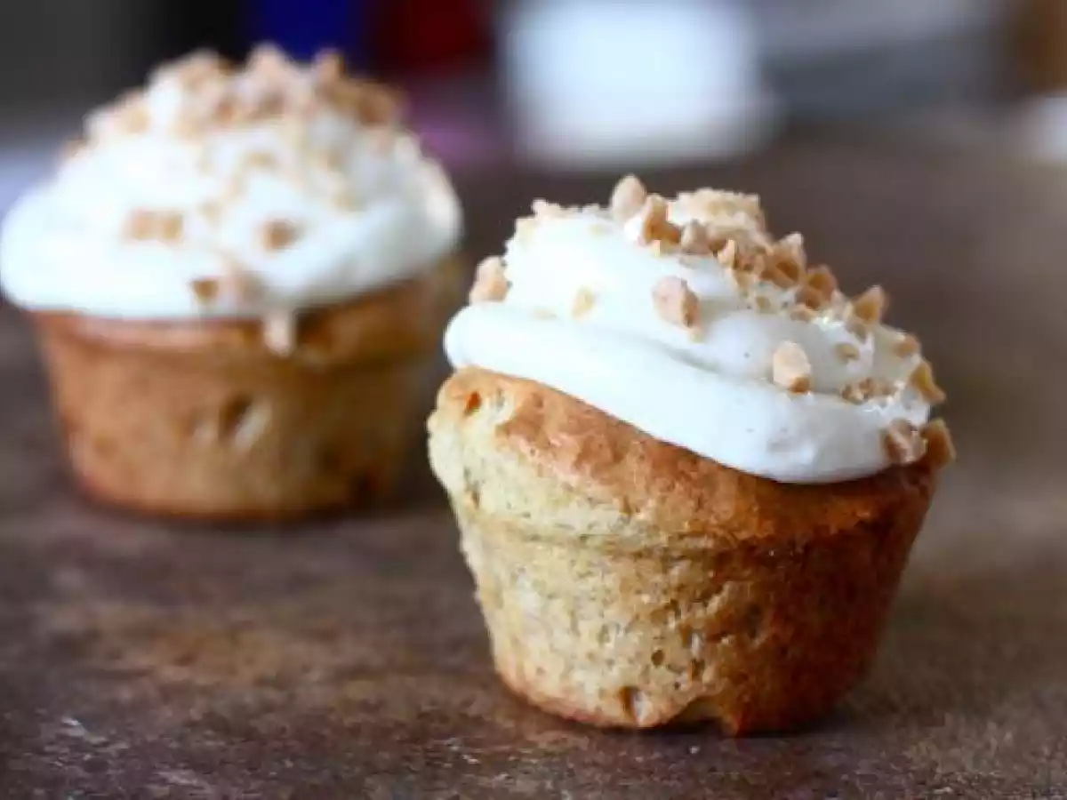 Banana bread cupcakes with cream cheese frosting - photo 2