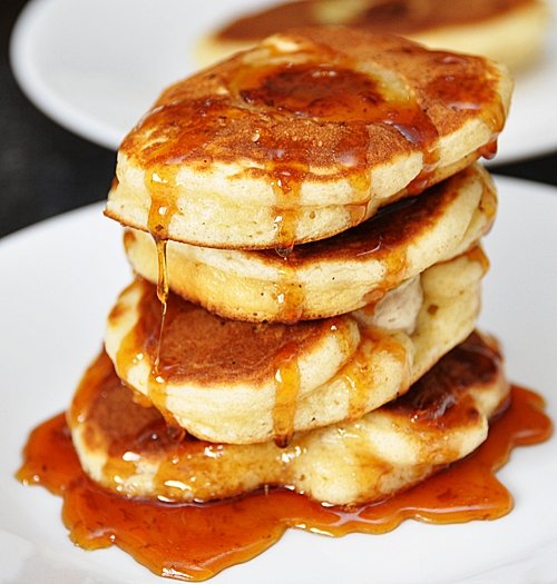 Banana & coconut pancakes with palm sugar syrup Recipe Petitchef