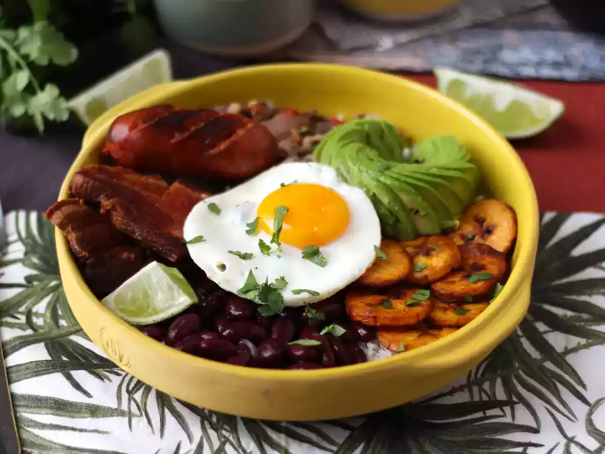 Bandeja paisa, the colombian dish full of flavors and tradition