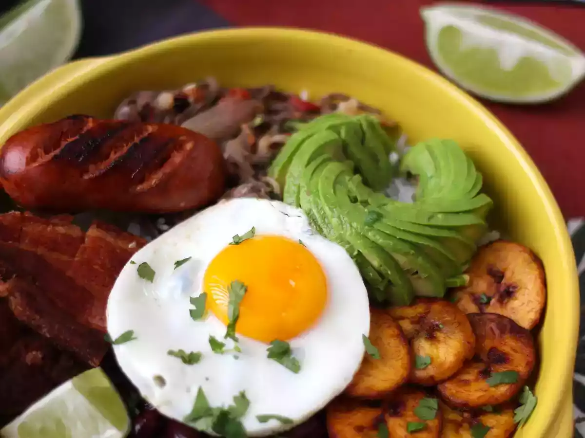 Bandeja paisa, the colombian dish full of flavors and tradition - photo 2