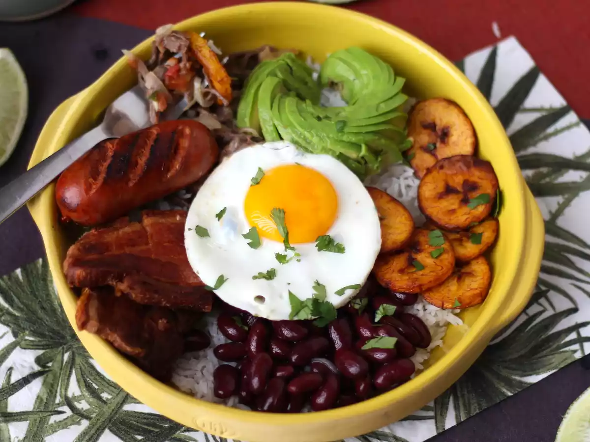 Bandeja paisa, the colombian dish full of flavors and tradition - photo 6