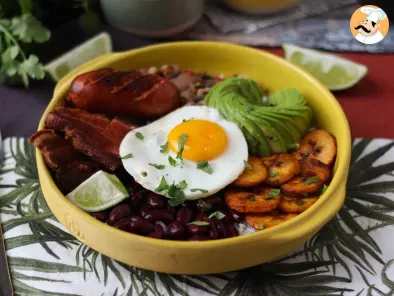 Bandeja Paisa, the Colombian dish full of flavors and tradition