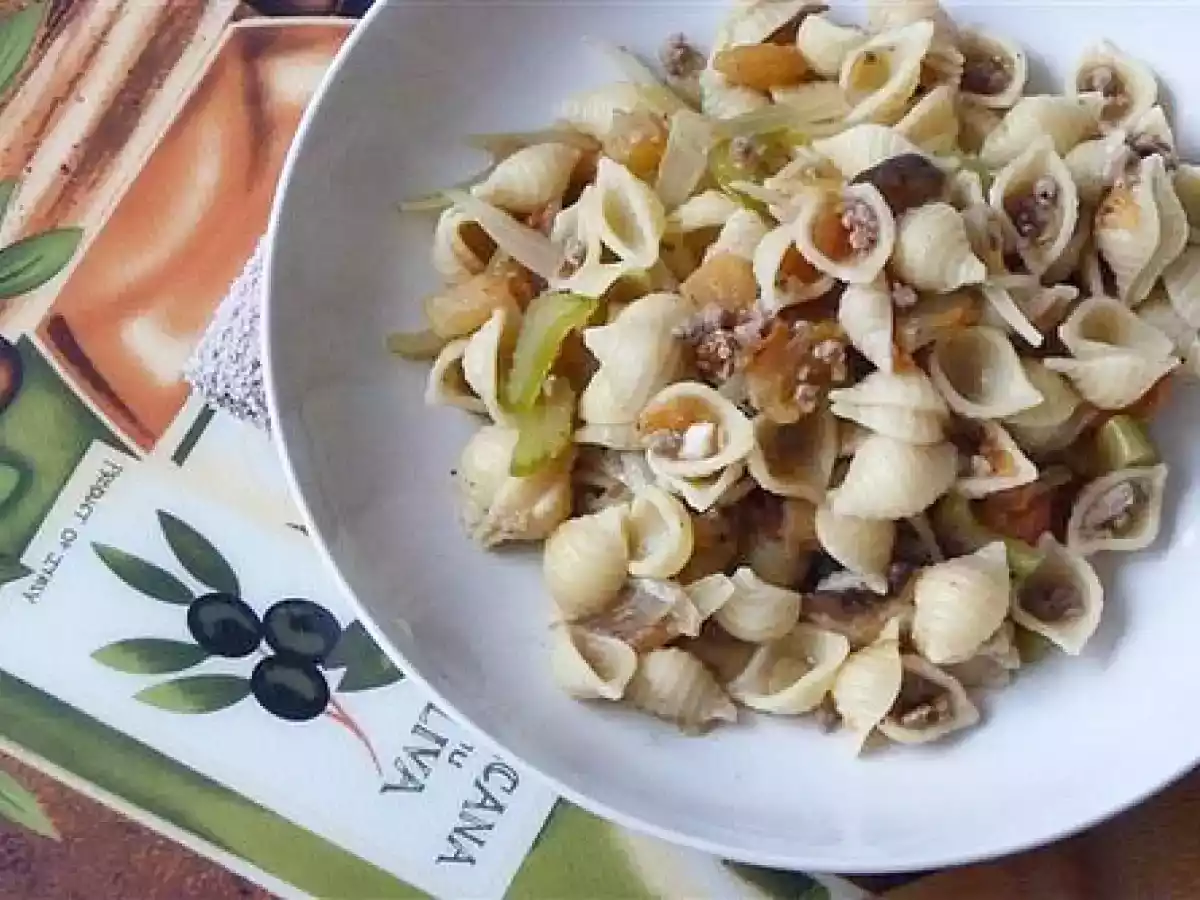 Beef and Celery Pasta with Tomatoes
