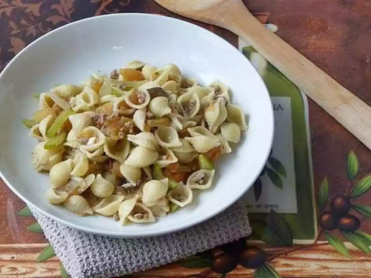 Beef and Celery Pasta with Tomatoes - photo 2