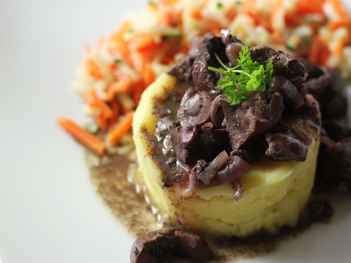Beef Kidneys in Wine Sauce