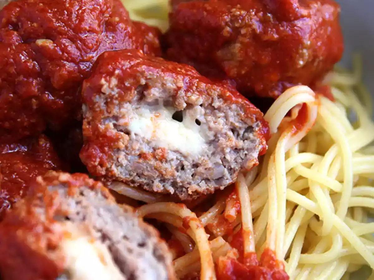 Beef meatballs stuffed with mozzarella - photo 3