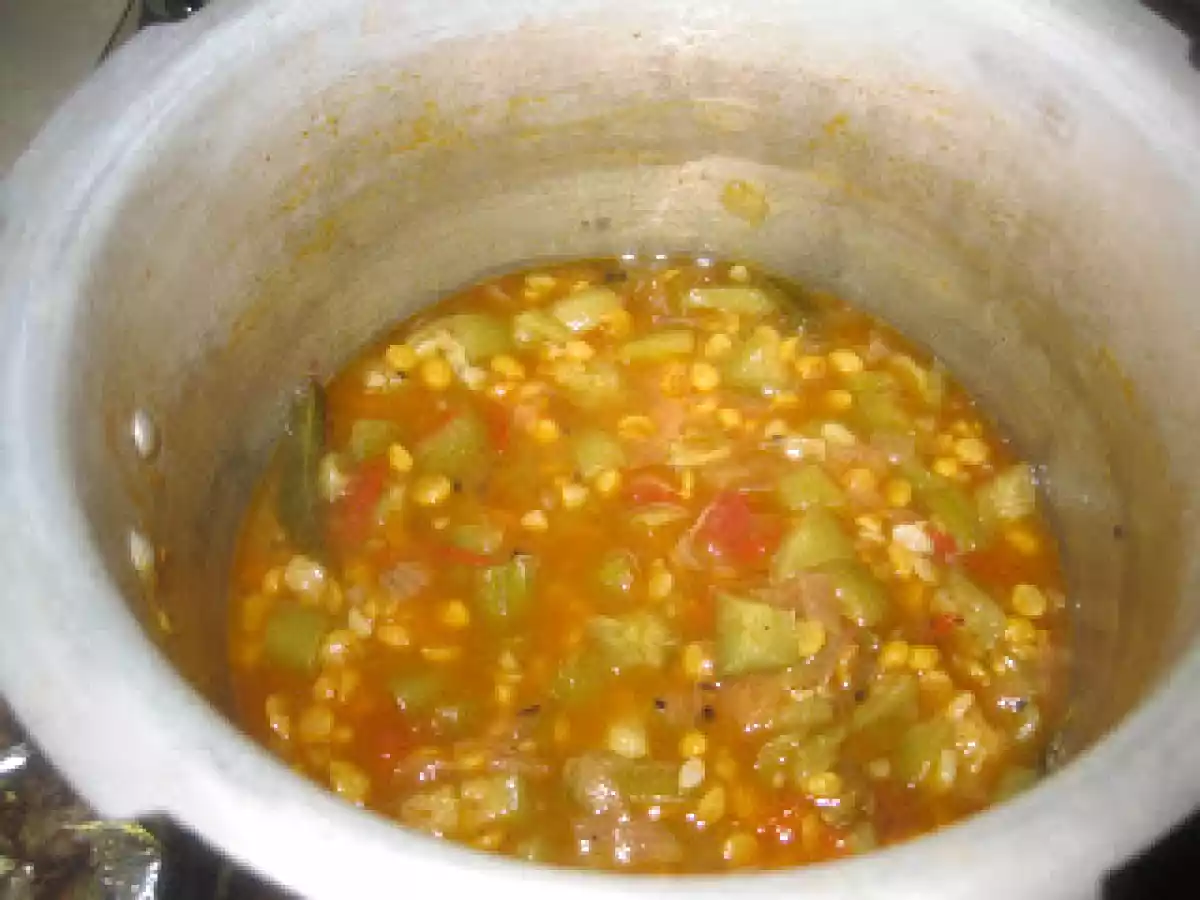 Beerakaya Senaga Pappu Kura / RidgeGourd With Channa Dal Curry - photo 2
