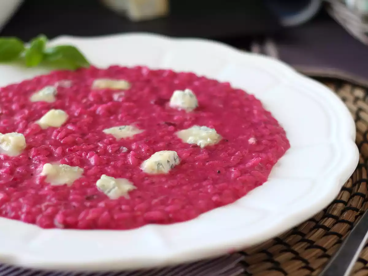 Beet and gorgonzola risotto: an explosion of color and intense flavors - photo 2