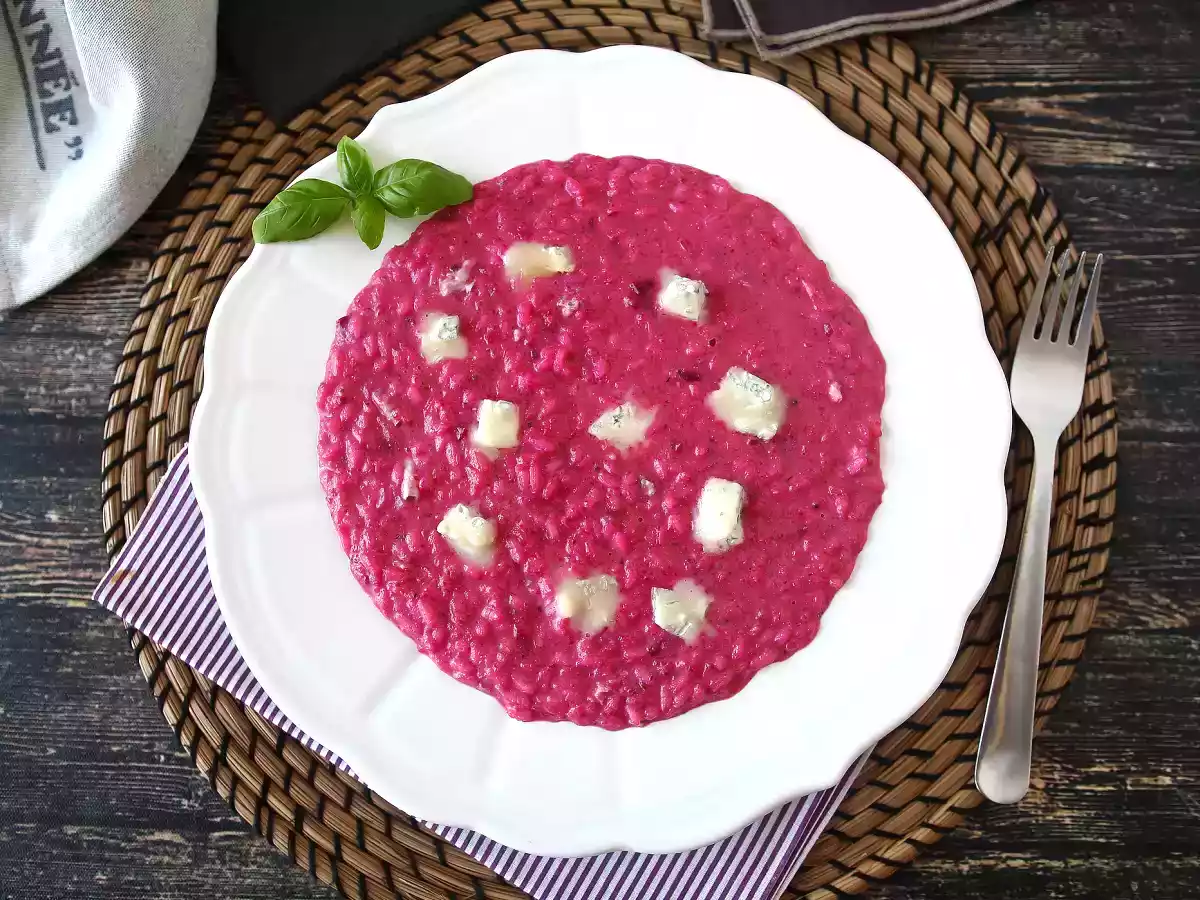 Beet and gorgonzola risotto: an explosion of color and intense flavors - photo 3